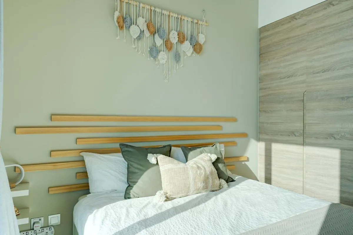 Higuest - New! Stunning Sea View Studio, Balcony, Pool Dubai Apartment