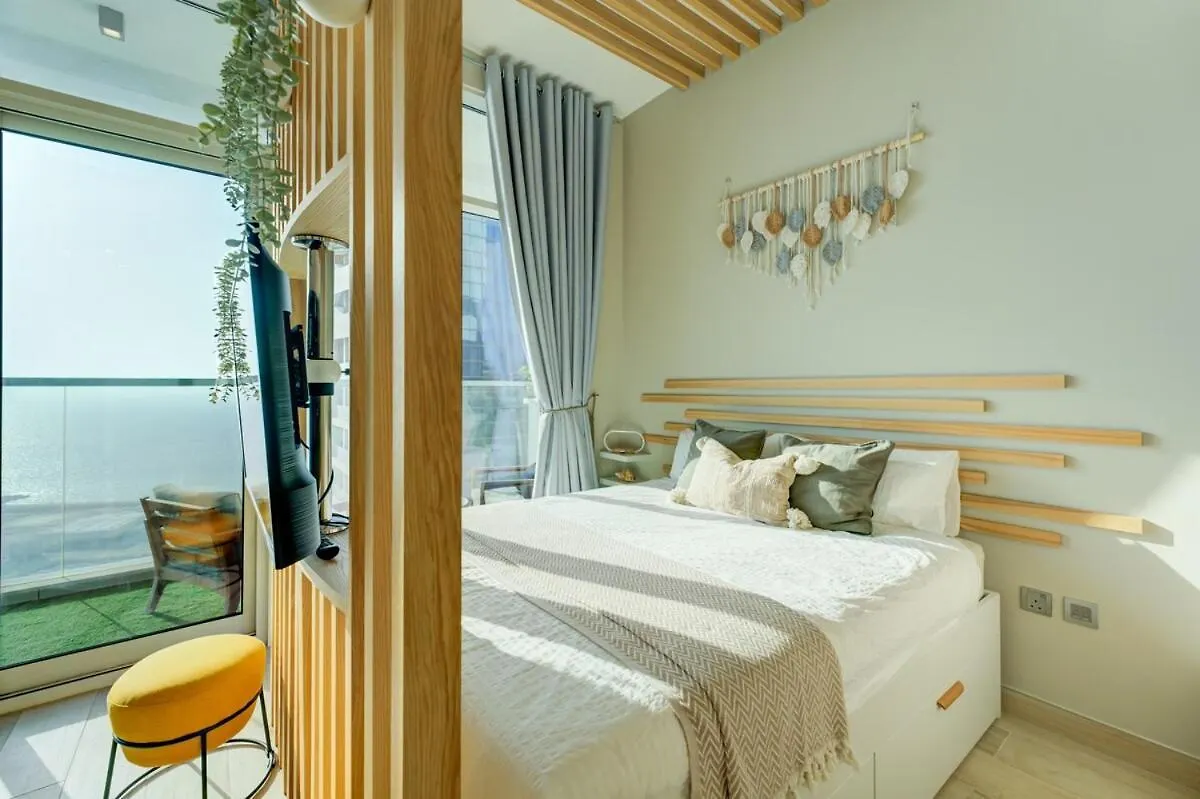 Higuest - New! Stunning Sea View Studio, Balcony, Pool Dubai 0*,  Birleşik Arap Emirlikleri