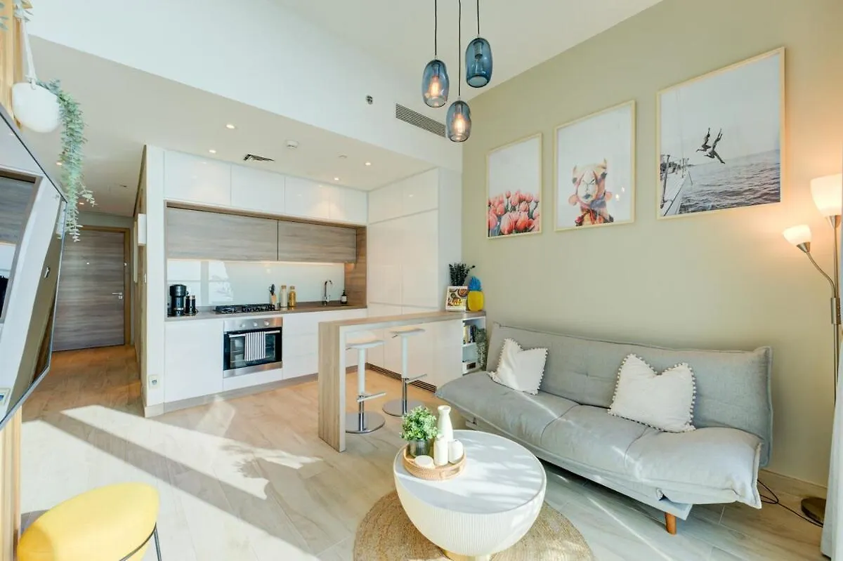 Apartment Higuest - New! Stunning Sea View Studio, Balcony, Pool Dubai