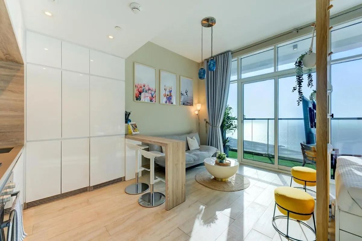 Higuest - New! Stunning Sea View Studio, Balcony, Pool Dubai Birleşik Arap Emirlikleri