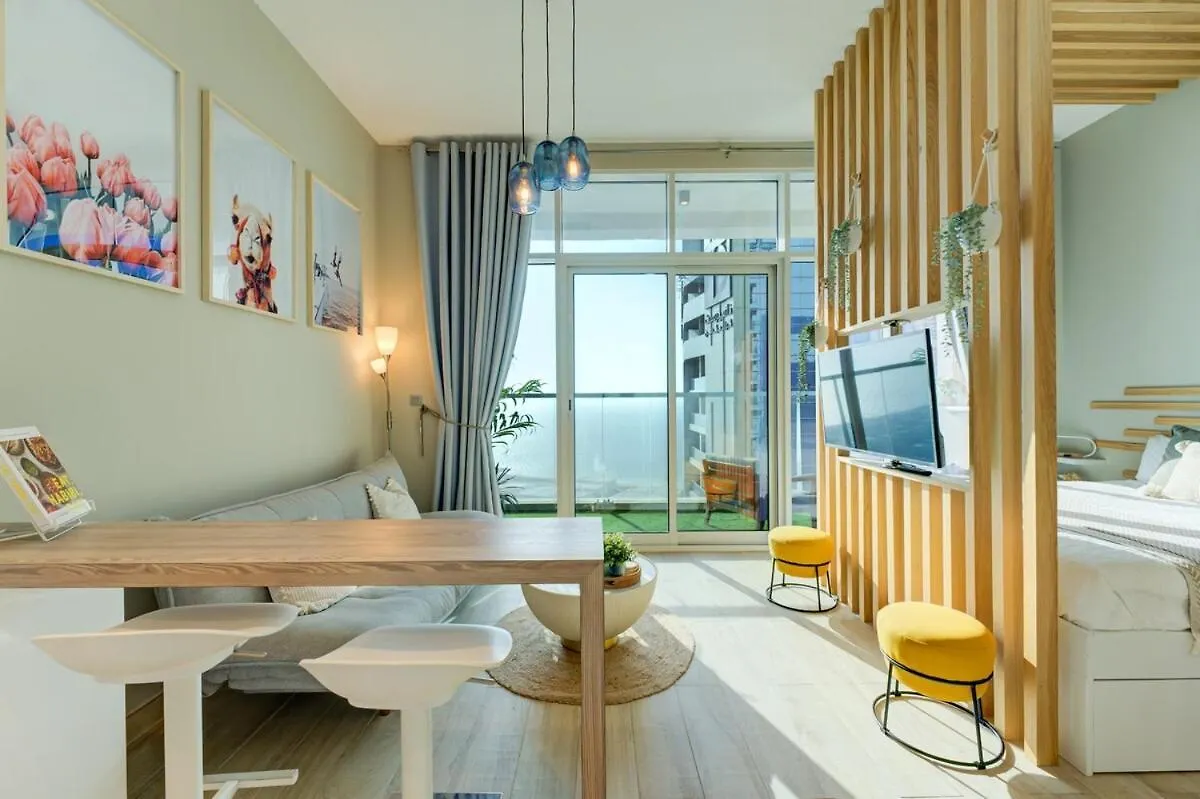 Higuest - New! Stunning Sea View Studio, Balcony, Pool Dubai
