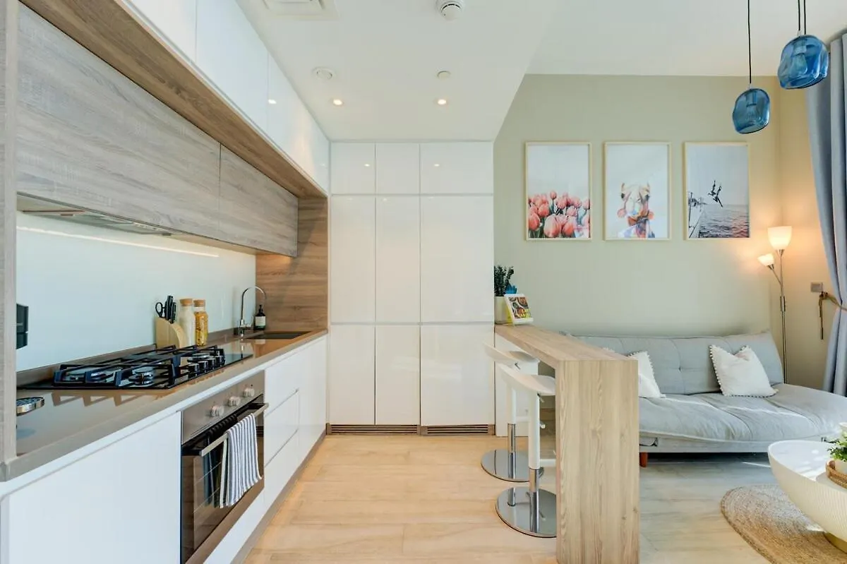Daire Higuest - New! Stunning Sea View Studio, Balcony, Pool Dubai