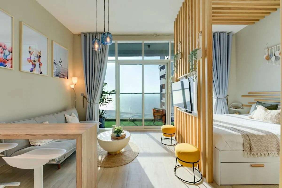 Higuest - New! Stunning Sea View Studio, Balcony, Pool Dubai Daire