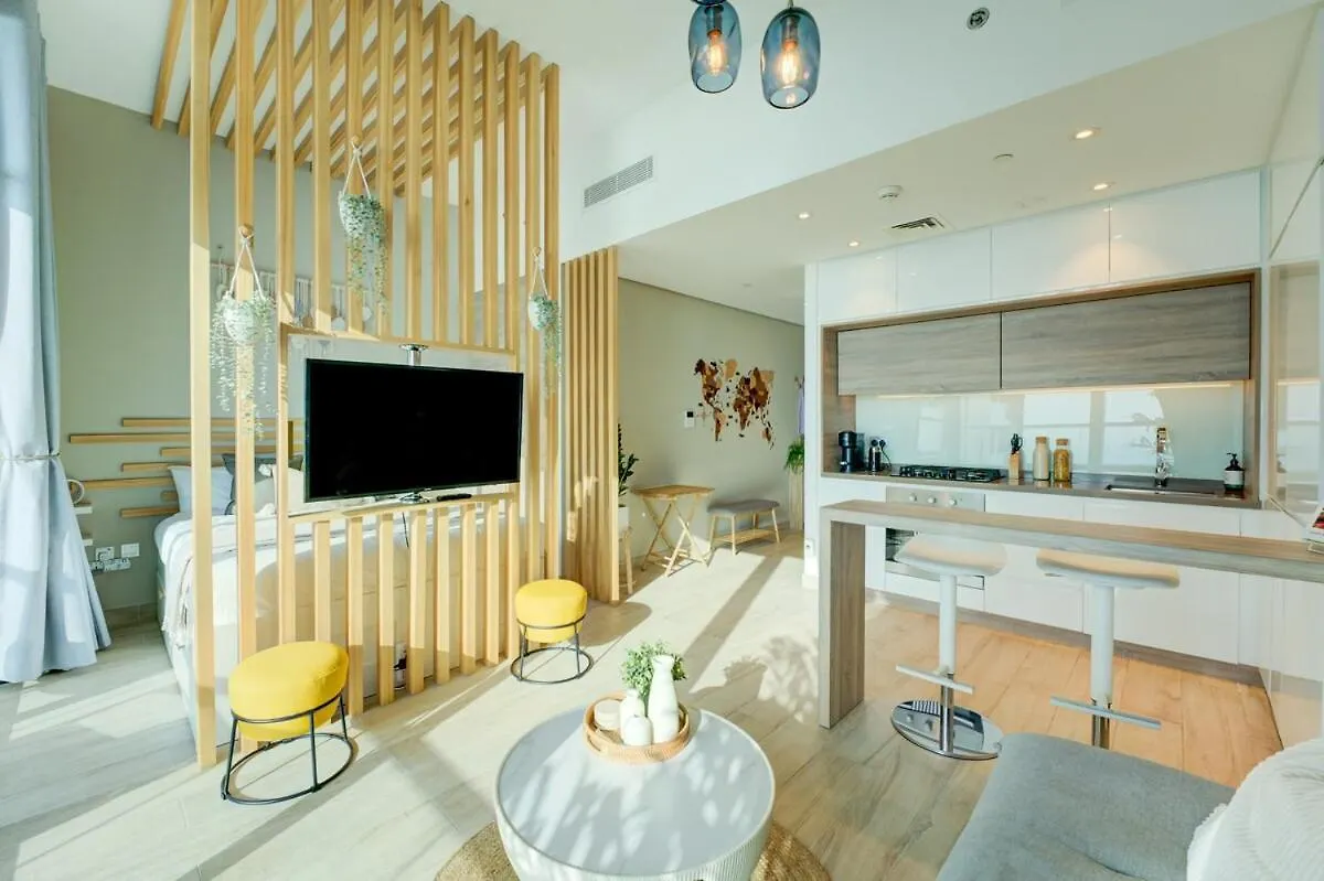 Higuest - New! Stunning Sea View Studio, Balcony, Pool Dubai