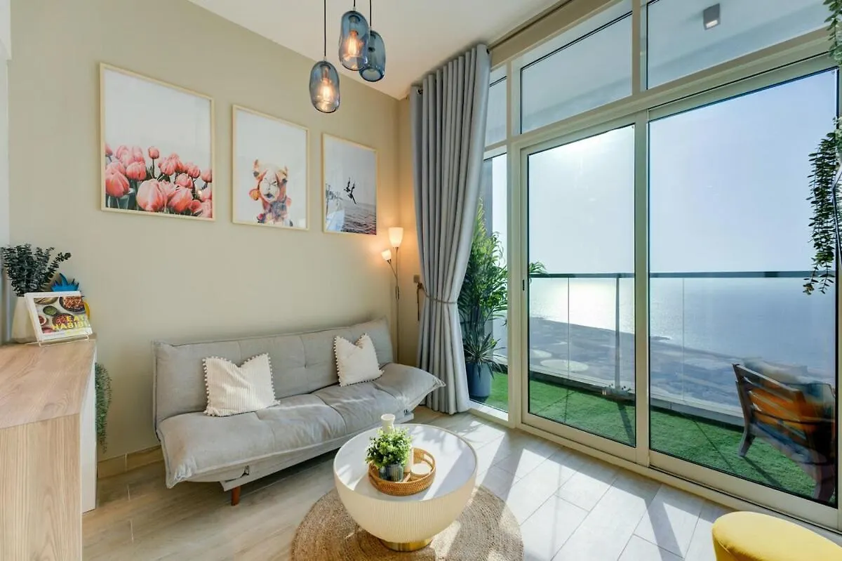 Higuest - New! Stunning Sea View Studio, Balcony, Pool Dubai